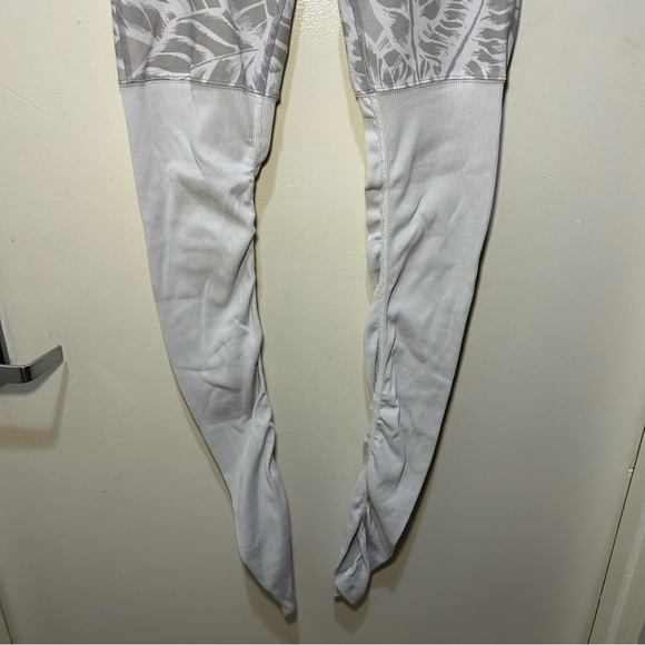 Alo Yoga Gray & White Goddess Leggings Size Medium - Picture 3 of 13